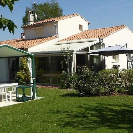 Bed & Breakfast Bienvenue A La Fremigere Jonzac