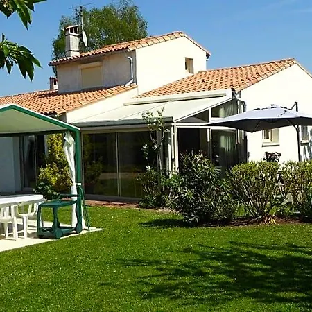 Bienvenue A La Fremigere Bed & Breakfast 3*