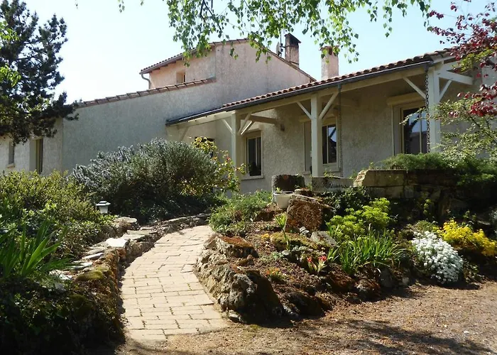 Bienvenue A La Fremigere Bed & Breakfast